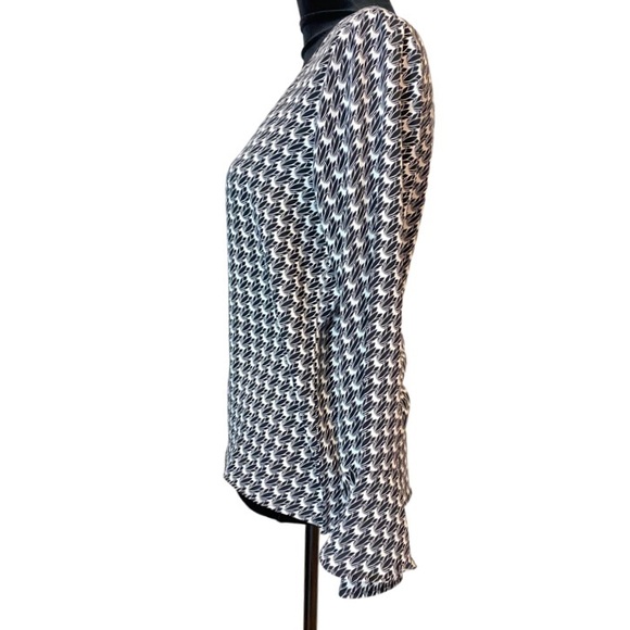 Ann Taylor Floral Geometric Black/White Print Pullover Blouse in XS - Picture 5 of 14